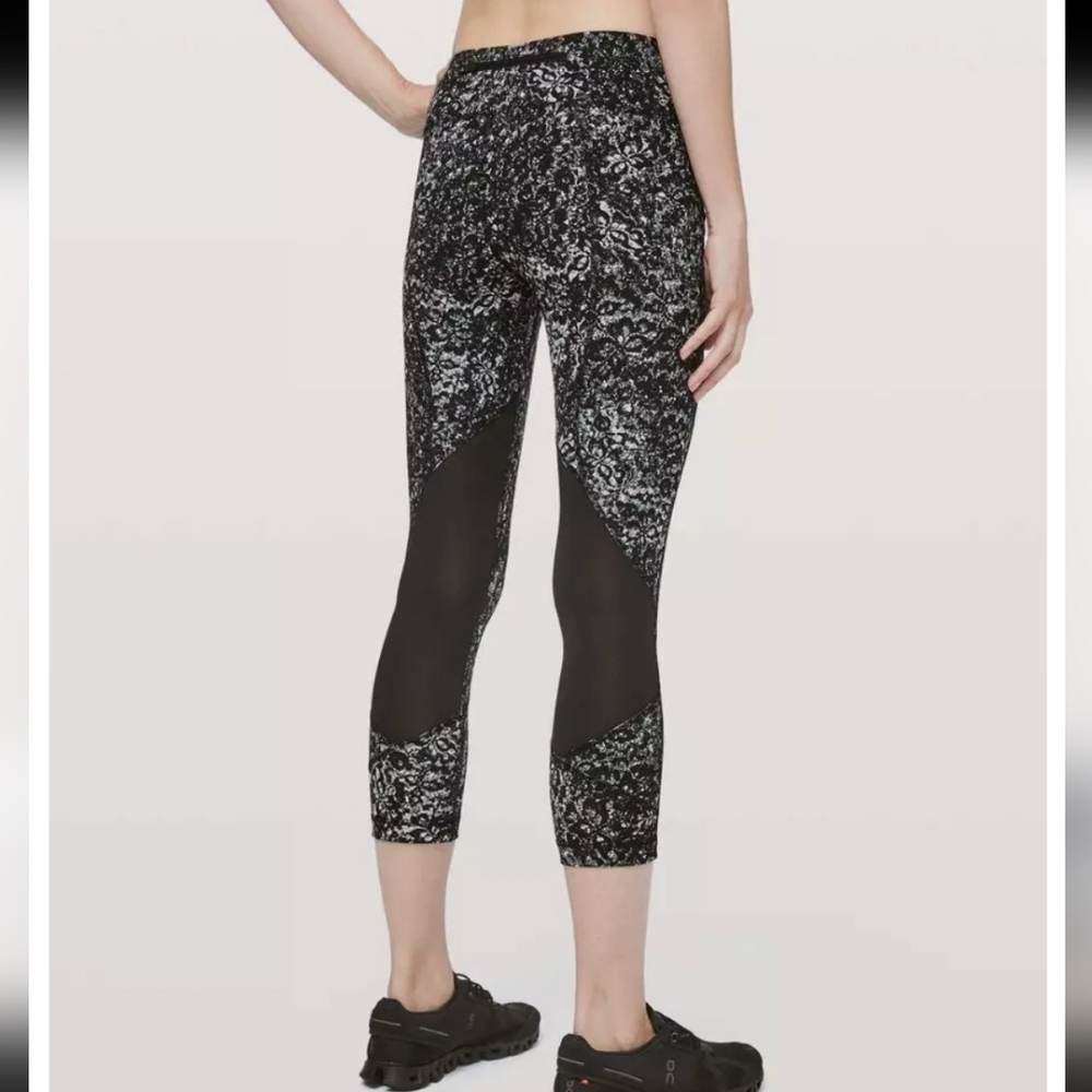 NWOT Lululemon Pace Rival Crop leggings. Capri. grey black print. 6. Floral. 20"
